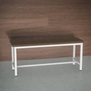 Пейка с дървена седалка